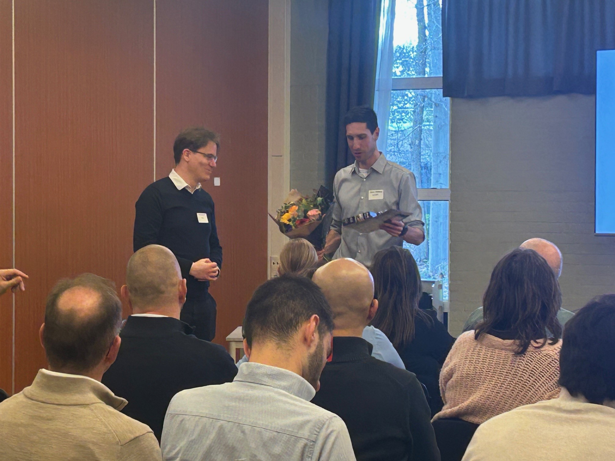 Bram bedankt Joost.jpg